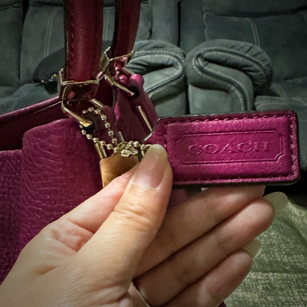 Vintage Coach Pink Hobo Bag with Luxurious Leather and Relaxed Design - Picture 8 of 16